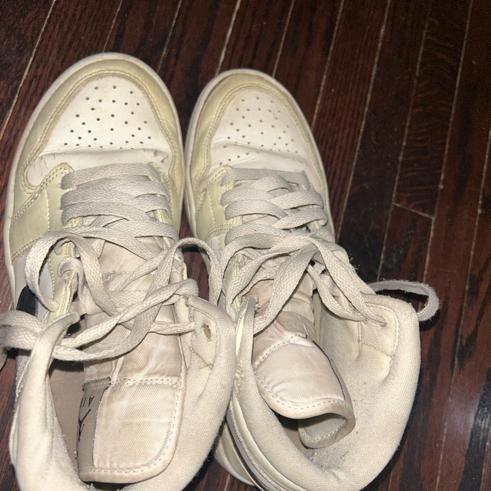 Jordan mid shoes